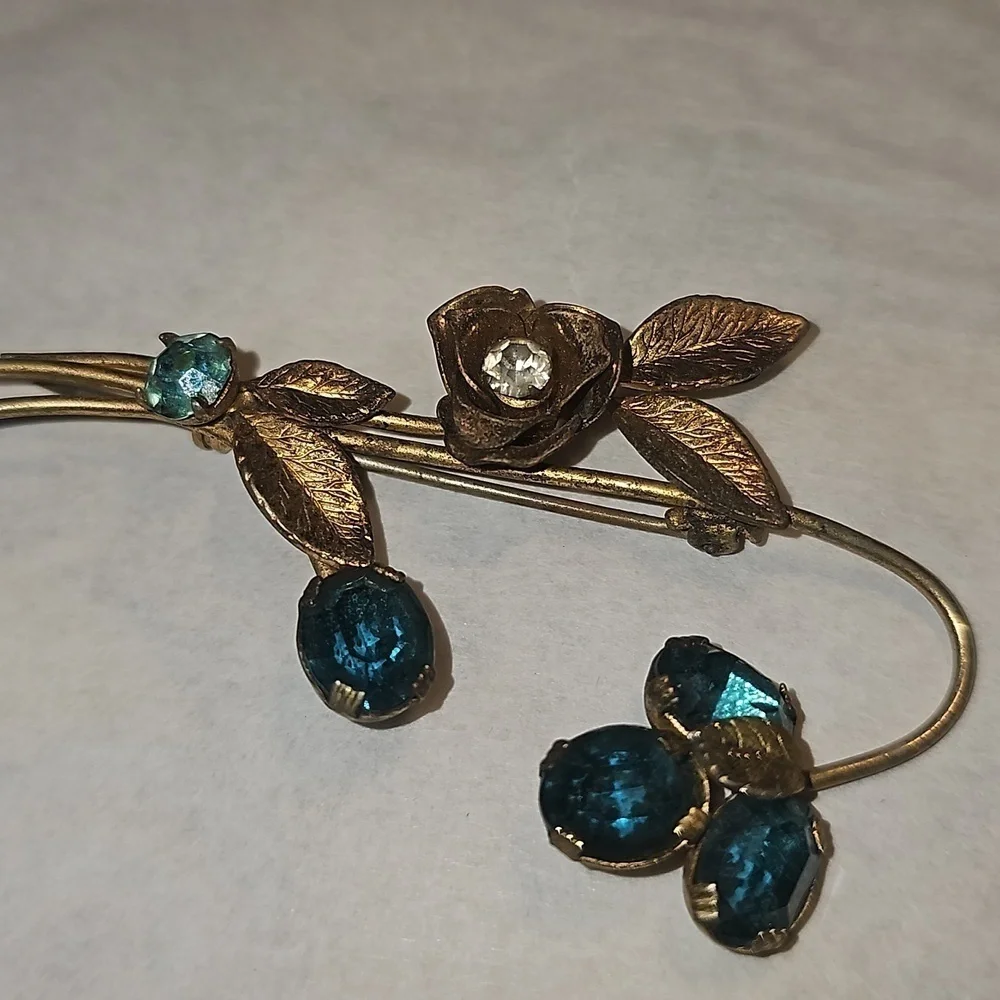 Vintage Coro Brooch with gem stones
